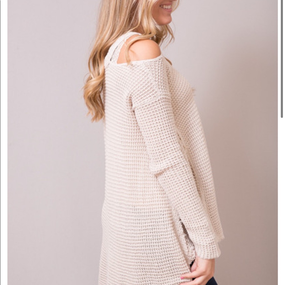 🔴SOLD🔴 Cold Shoulder High to Low Elan Sweater - Picture 5 of 5